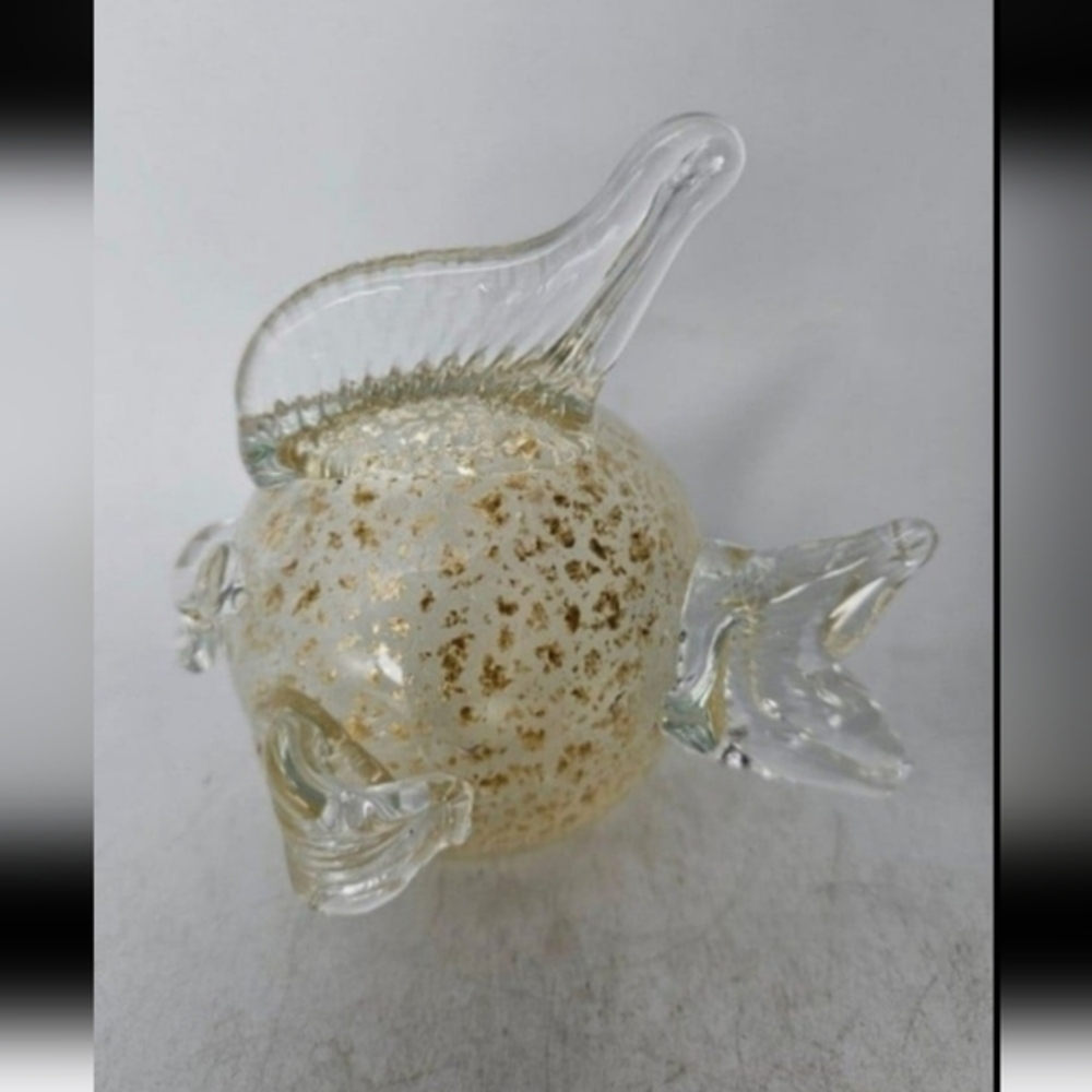 Vintage art glass Murano dish with 14‎ k gold specs.